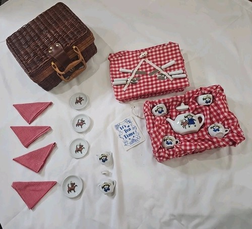 MADELINE Porcelain Tea Set In Wicker Picnic Basket Vintage Schylling