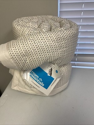 Room Essentials Quilted  Down- Alternative Black And White Blanket Full/ Queen