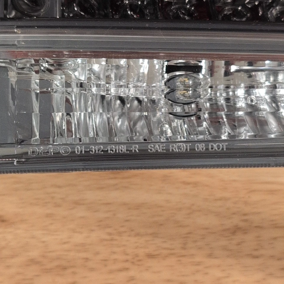 Luz trasera interior izquierda/conductor Toyota Sienna 2011-2016 SE Foto 2 de 4