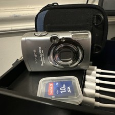 Canon PowerShot SD700 IS DIGITAL ELPH Camera + Case  & SD Card Read no charger