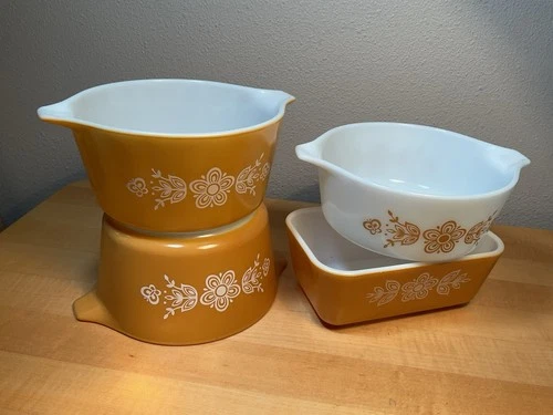 Lot Of Vintage Pyrex Butterfly Gold Stacking Casseroles & Refrigerator Dish
