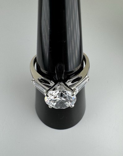 14k White Gold CZ Solitaire & Baguettes Engagement Ring Sz.7 Wedding Anniversary - Picture 5 of 13