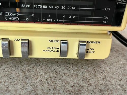 Sears LXI Portable UHF-VHF TV/AM/FM/Wecker Vintage 1988 With CabinetBracket - Bild 4 von 15