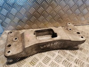 BMW 5 Touring F11 Getriebehalterung 6781222