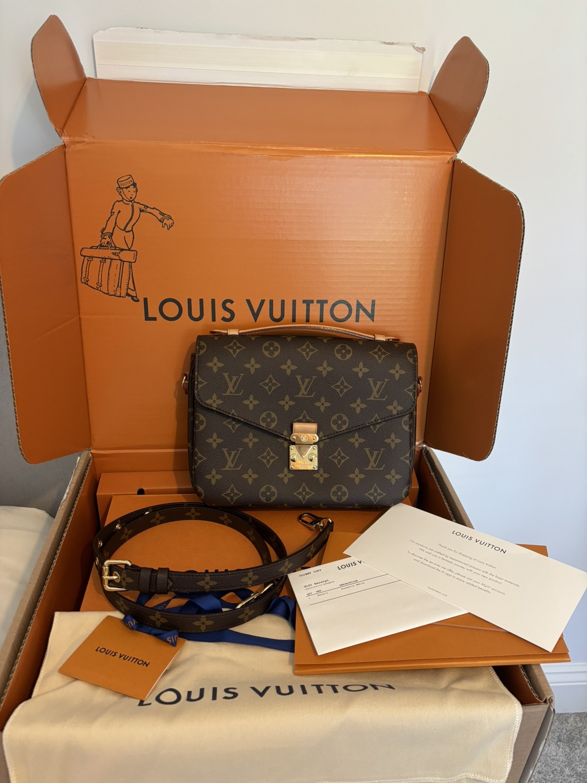 Louis Vuitton Pochette Metis monogram