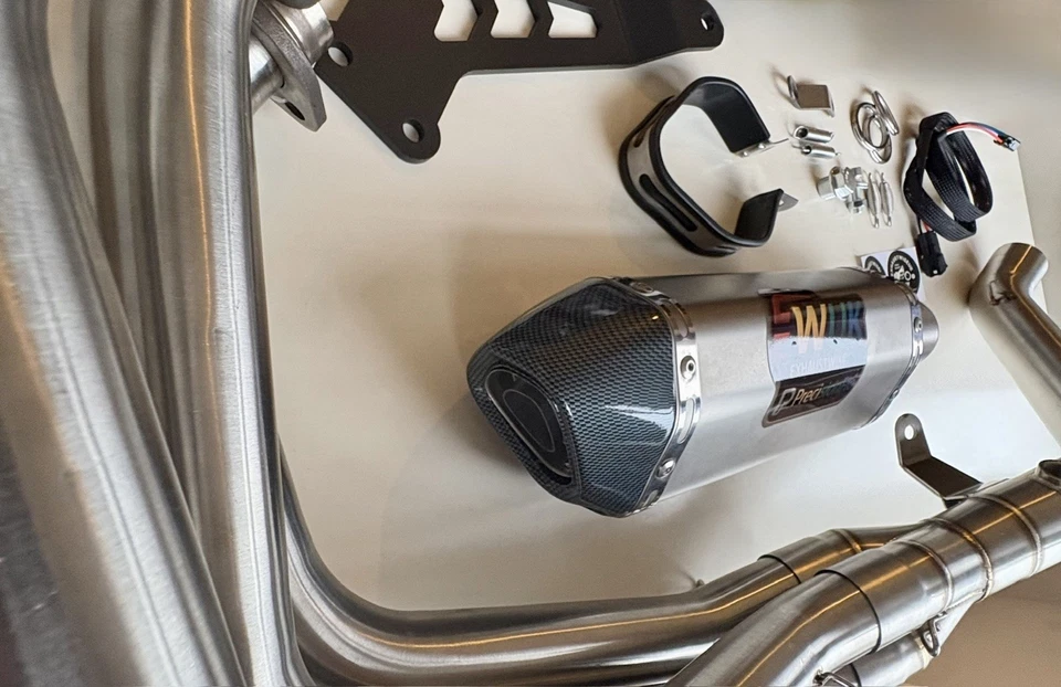 Sistema de escape completo Yamaha MT-09 2021-2025 Foto 2 de 2