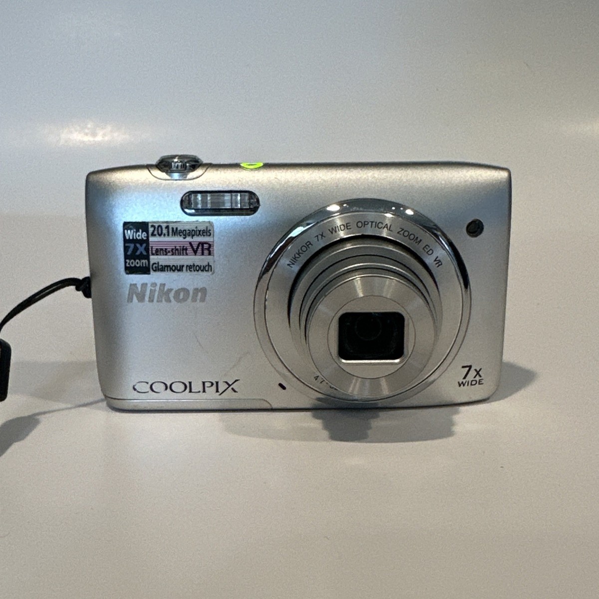 Nikon COOLPIX S3500 Digital Camera Silver w/Battery, No