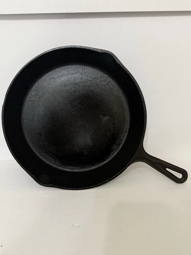 1940s Lodge Cast Iron Skillet #8 Blob Heat Ring 3 Notch Slight Spinner Vtg