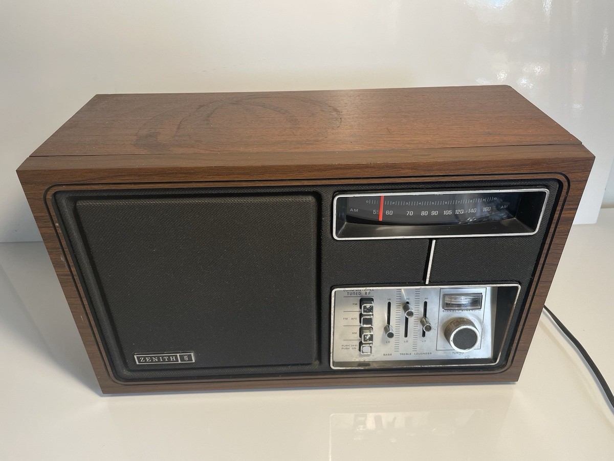1960's Zenith J430W Tabletop AM FM Long Distance Radio Vintage