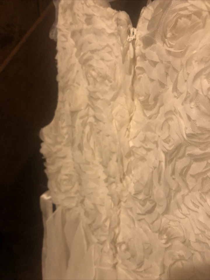 Cream Dress Little Girl 6/7 - Image 3 of 4