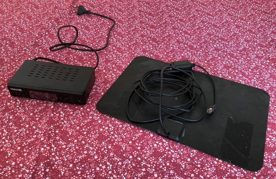 DigiQuest DGQ600 HD - Digital Terrestrial Receiver mit Antenne