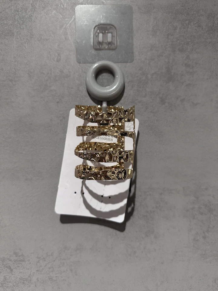 Stradivarius Gold Necklace & Cuff Bracelet Set | Worn Once | RRP £1 1 Each - Image 4 of 4