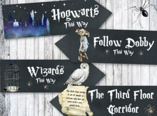 4 letreros con flechas efecto pizarra decoración de fiesta efecto decoración de fiesta de magos de la escuela de magia