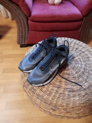 NIKE AIRMAX 2090 IN GRAU-SCHWARZ GRÖSSE 47,5 GEBRAUCHTE SCHUHE