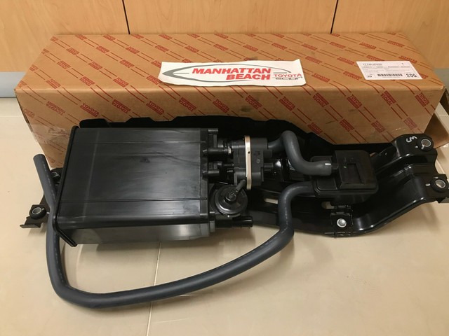 NEW GENUINE TOYOTA 05-06 TUNDRA 4.0L &4.7L VAPOR CHARCOAL CANISTER