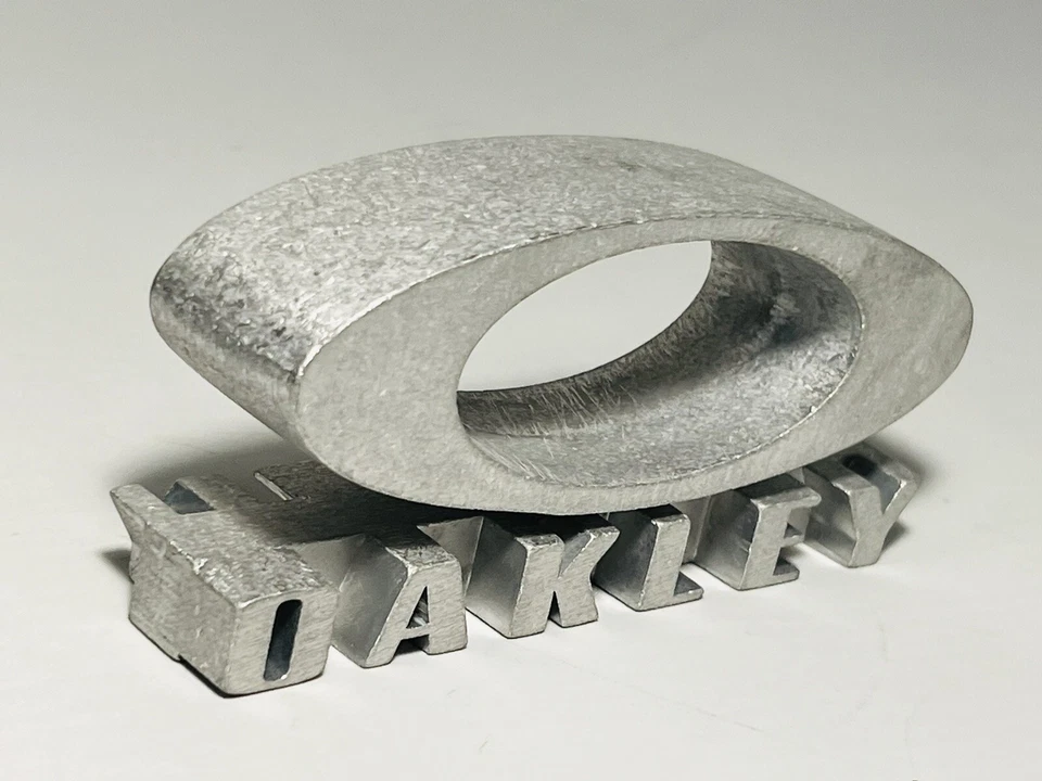 全新 正品 OAKLEY SOLID X 金属展示盒 TOPPER STORE BLOCK 7 英寸长 — 第 4/4 张图片