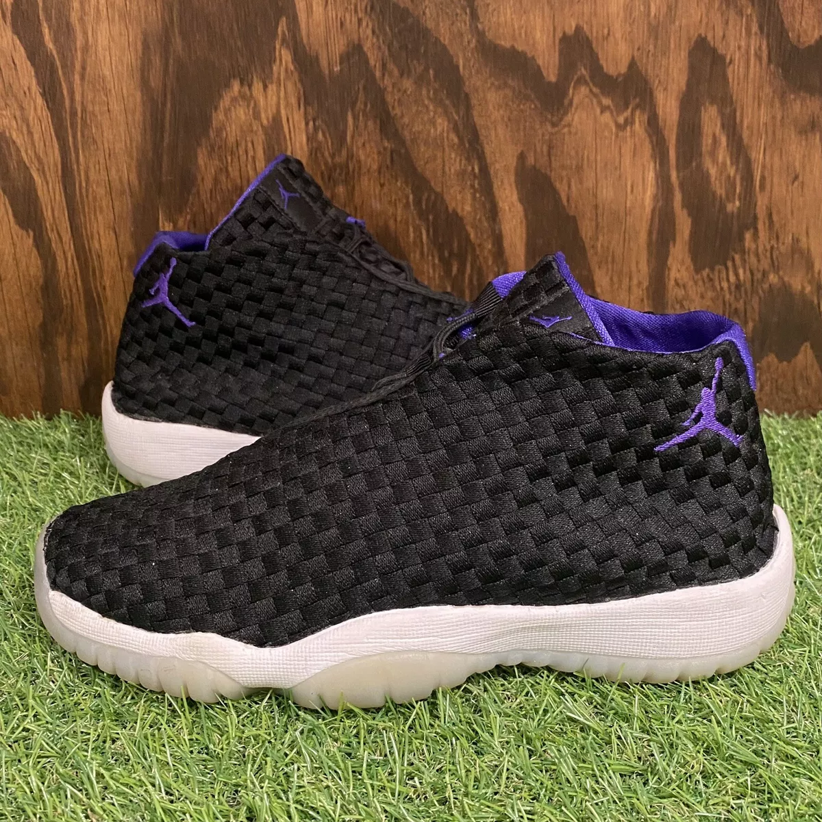 Air jordan future noir et blanc hotsell