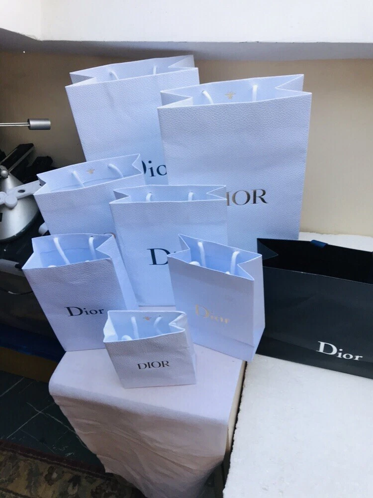 Sac cadeau en papier texturé blanc DIOR avec ruban différentes tailles