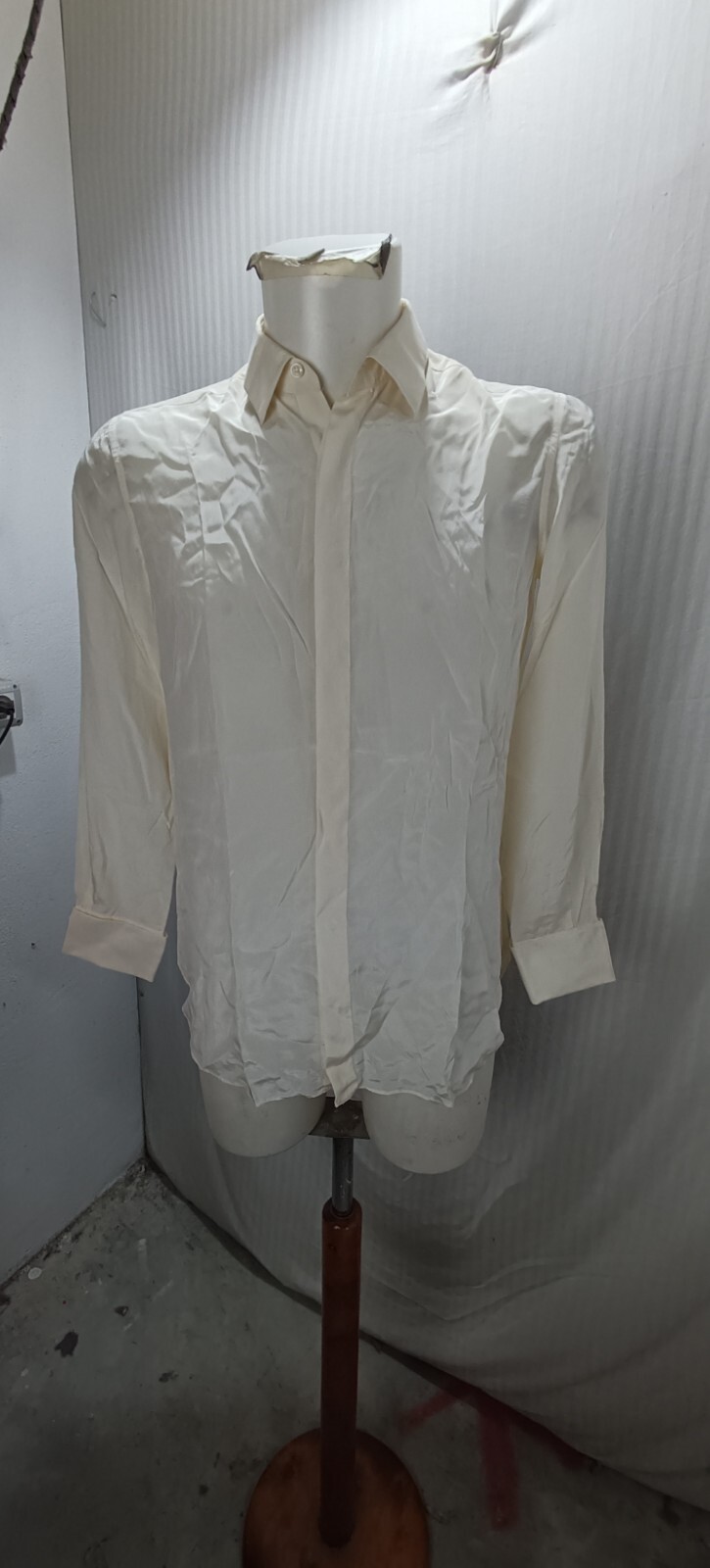 Articolo e4026 camicia da cerimonia uomo Yves Saint Laurent bianco panna taglia
