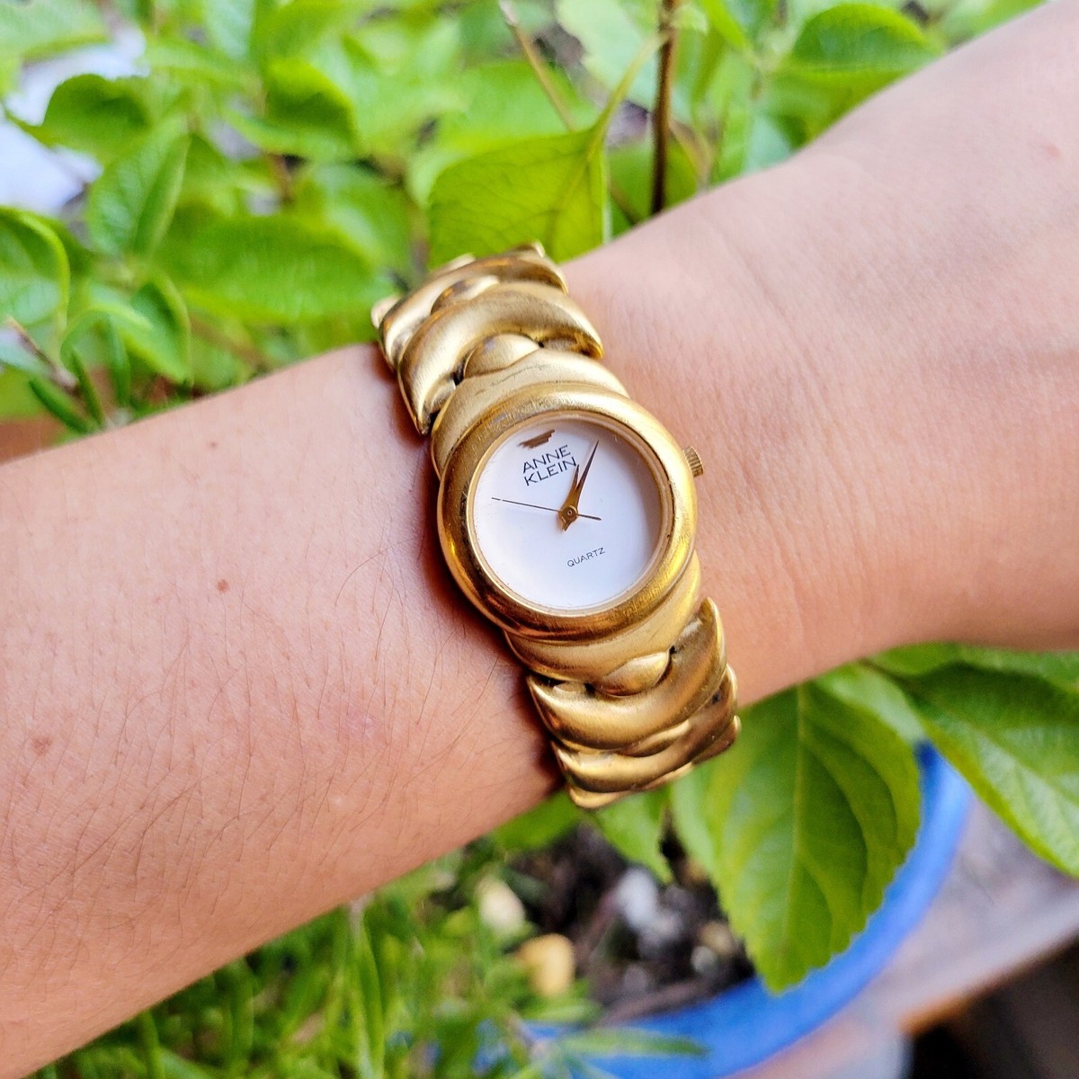Classic Anne Klein Classic Gold Womens Womans Chunky Round  display picture 2
