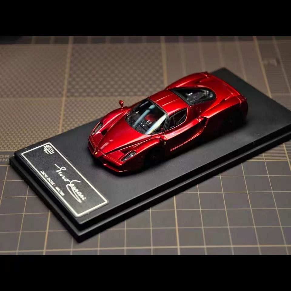 King Model 1:64 Metallic Red Ferrari Enzo Diecast Metal Car Model