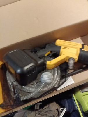 #ad DEWALT 20V MAX 550 PSI ColdWater Pressure Washer Tool only DCPW550B OPENBOX $105.00