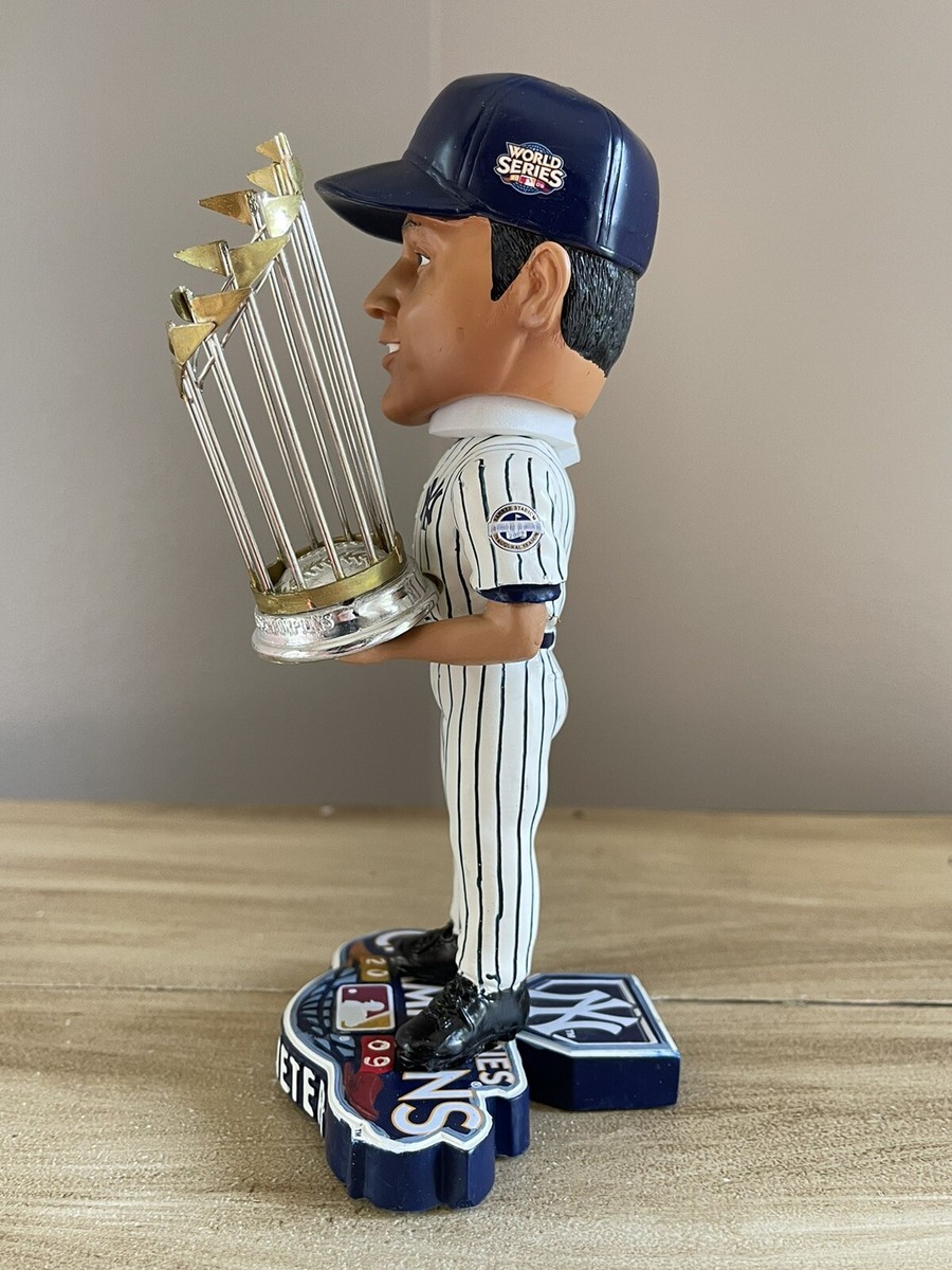 記念グッズ Derek Jeter bobblehead Derek Jeter New York Yankees Legends Of The Park Bobblehead