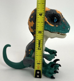 WowWee Scratch Untamed Fingerlings T-Rex Dinosaur Figure Loose Tested Works
