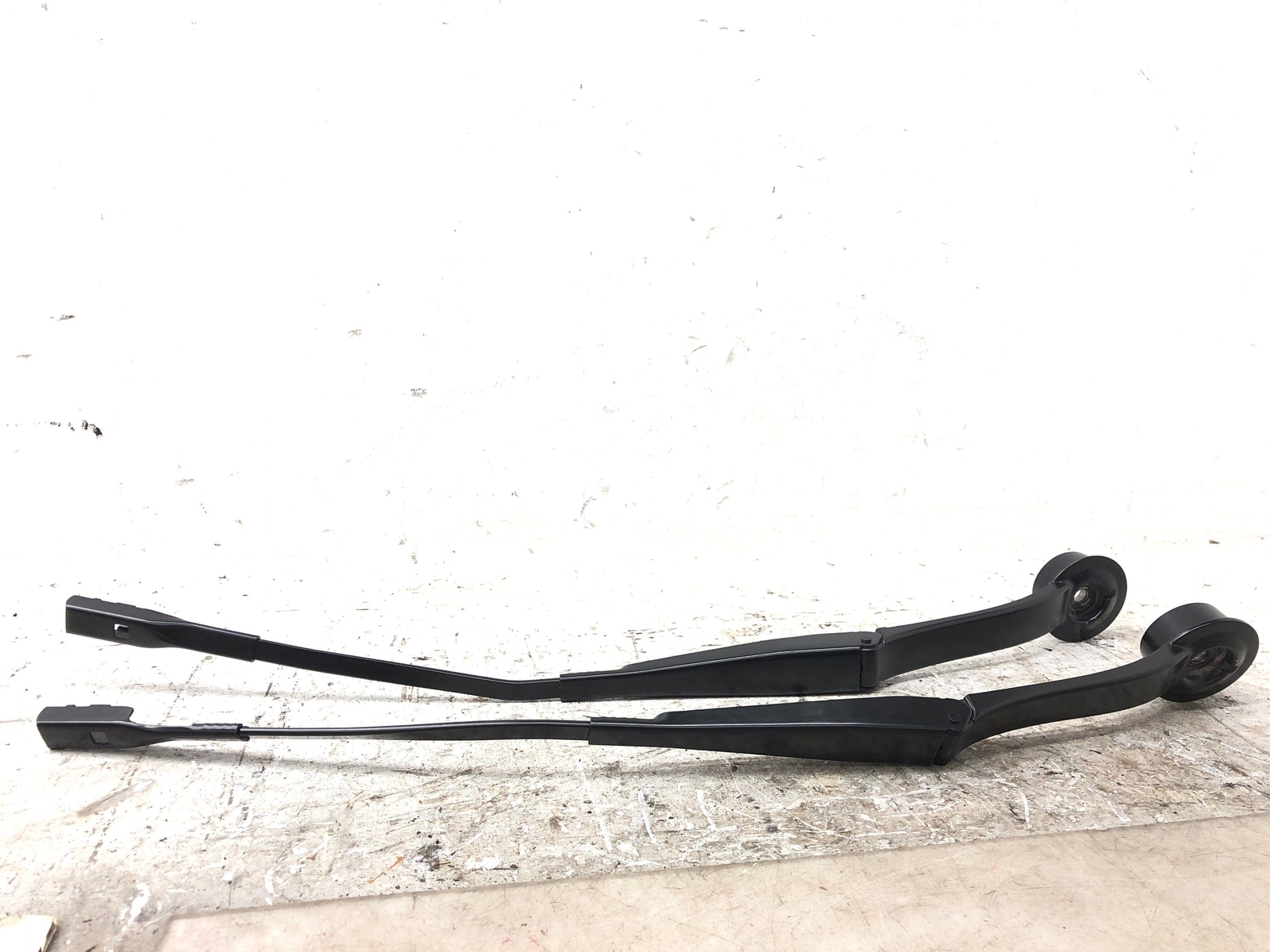 2019-2023 ASTON MARTIN VANTAGE WINDSHIELD WIPER ARM SET LEFT RIGHT KY63-17526-AA