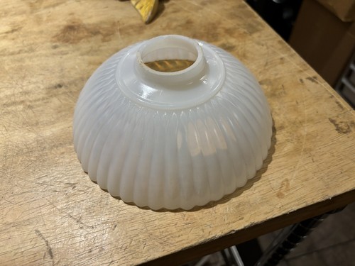 Vintage art deco glass shades - Picture 2 of 2