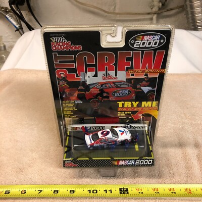 2000 RACING CHAMPIONS NASCAR PIT CREW w/ SOUND #6 VALVOLINE FORD