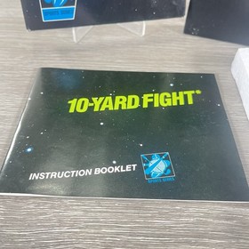 10-Yard Fight (Nintendo Entertainment System, 1985) NES CIB 5 Screw Hangtab