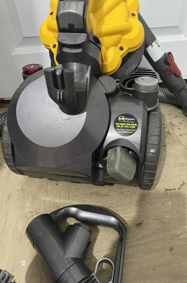 Dyson DC19T2 Vacuum Cleaner  - Image 4 of 4