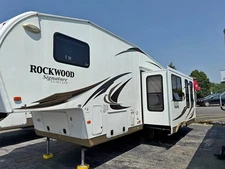 2013 Rockwood Signature Ultra Lite 8280WS 5th Wheel Camper RV – Rear Living