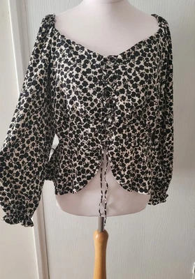 Newlook Black & Cream Ditsy Floral Blouse | Puff Sleeve Lace-Up | Size 26 - Image 1 of 4