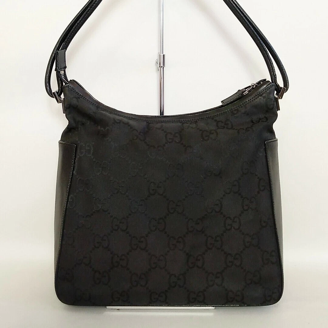 611B164 Gucci GG sac à bandoulière en nylon noir