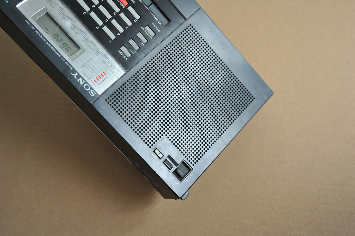 Sony ICF-2001 Radio for RESTORATION Japan Made HAVE ISSUES