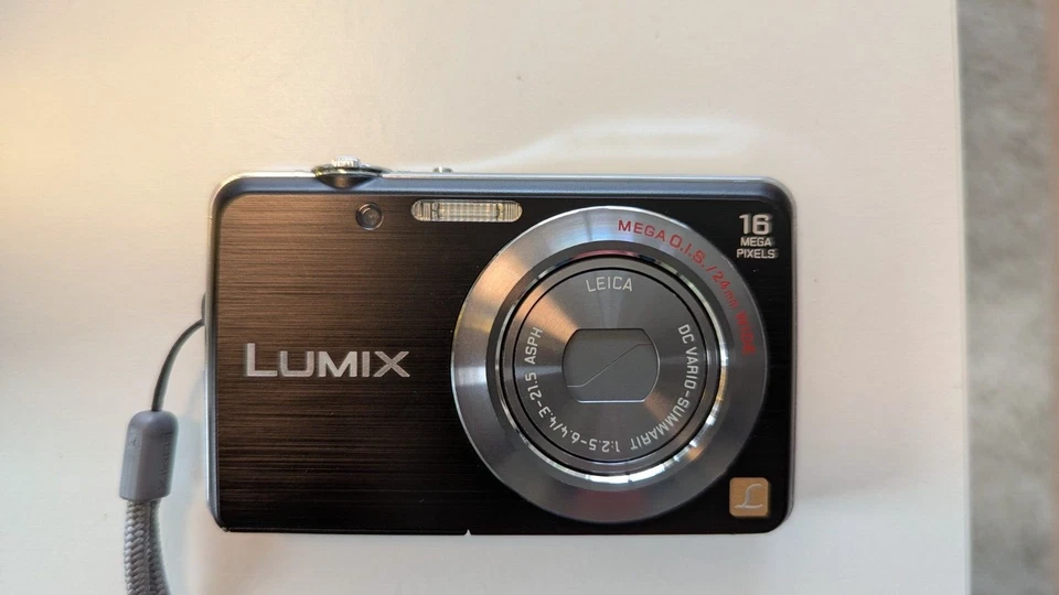 Panasonic LUMIX DMC-FS45/DMC-FH8 16,1 MP Digitalkamera - Schwarz, Foto 1 von 5