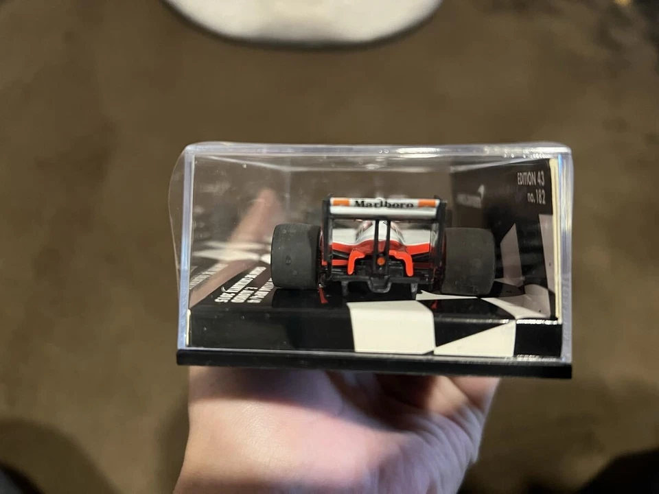 Minichamps 1/43 McLaren Honda MP4/4 2015 TAG Heuer 30th Anniversary Model - Immagine 4 di 4