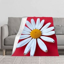 Durable Soft Flannel Blanket - Cozy Floral Design with White Daisies