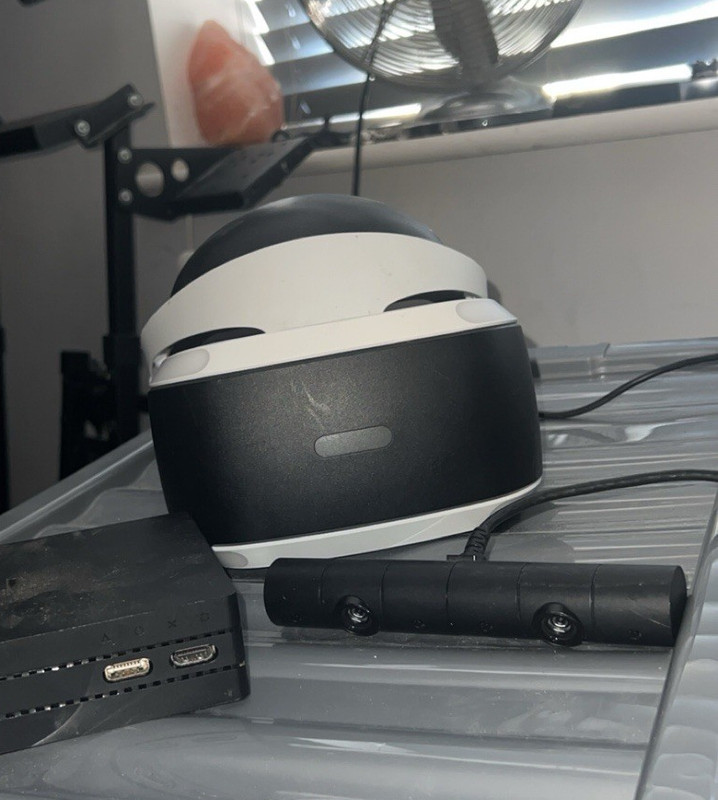 Sony PlayStation VR Headset Bundle w/ Processor Unit & Camera, Black/White