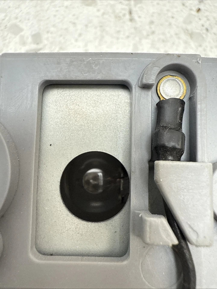 Toyota RAV4 2.0 1996-1998 luz interior usada OEM Foto 3 de 4