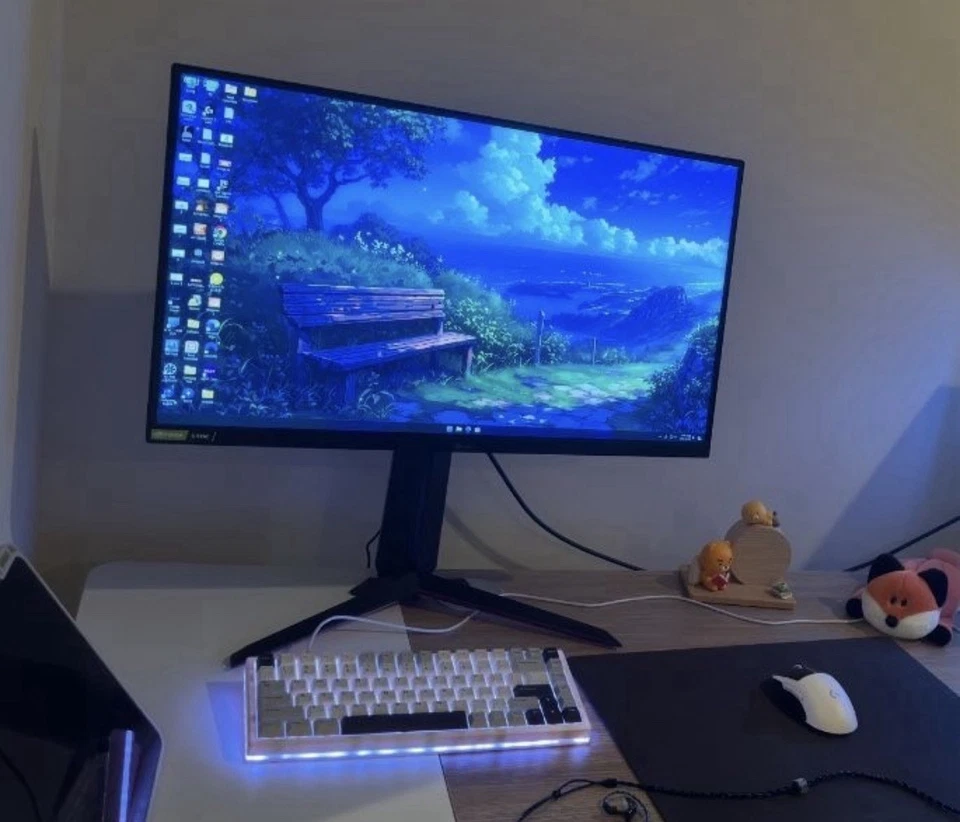 LG UltraGear 27GP850-B 27” QHD Gaming Monitor – 180Hz, 1ms, G-SYNC/FreeSync - Image 2 of 4