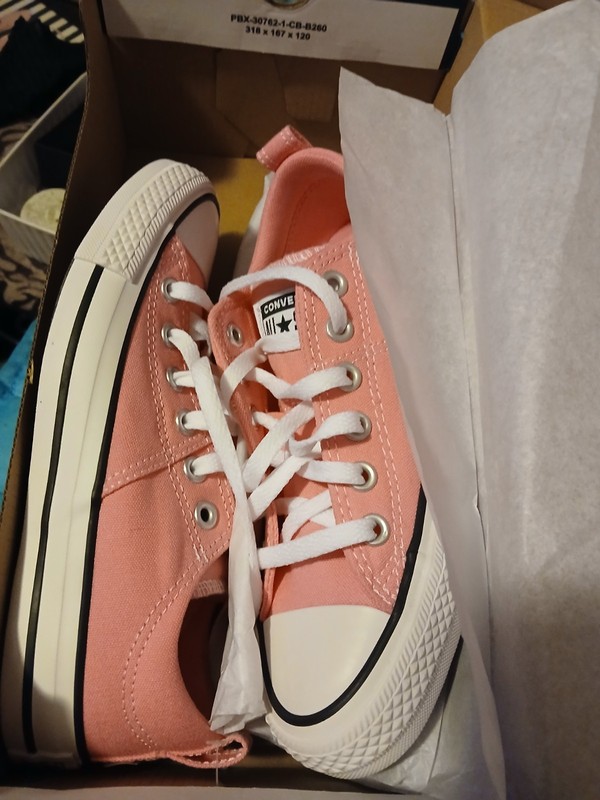 New In Box Chuck Taylor  Converse  Sneakers  Sz 7
