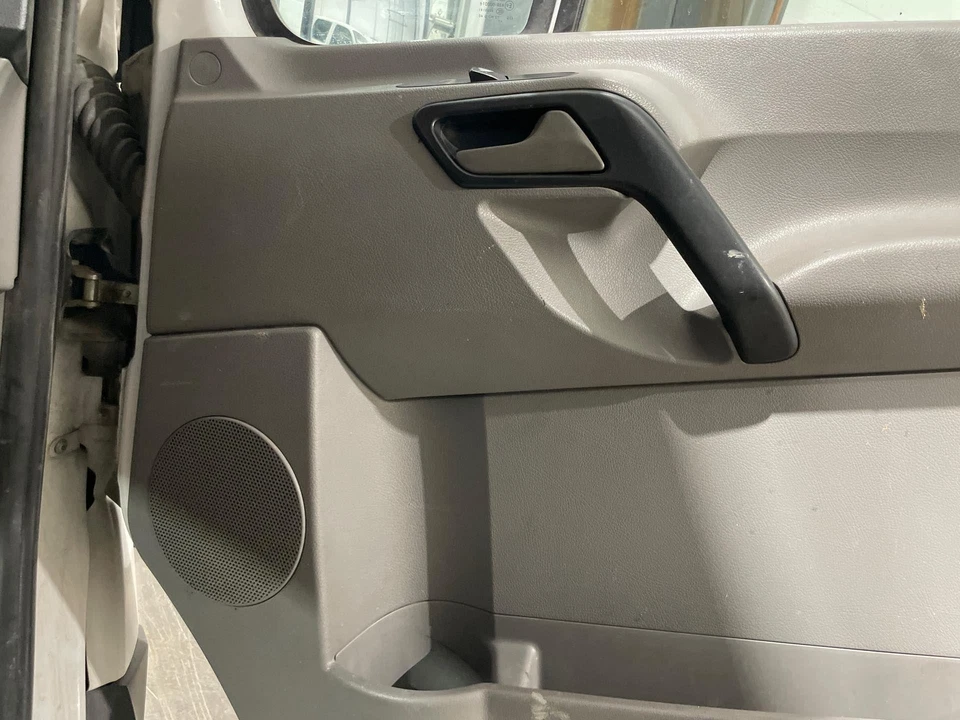 2007 - 2009 Dodge Sprinter 2500 Passenger RH Right Gray Front Door Trim Panel Foto 2 de 4