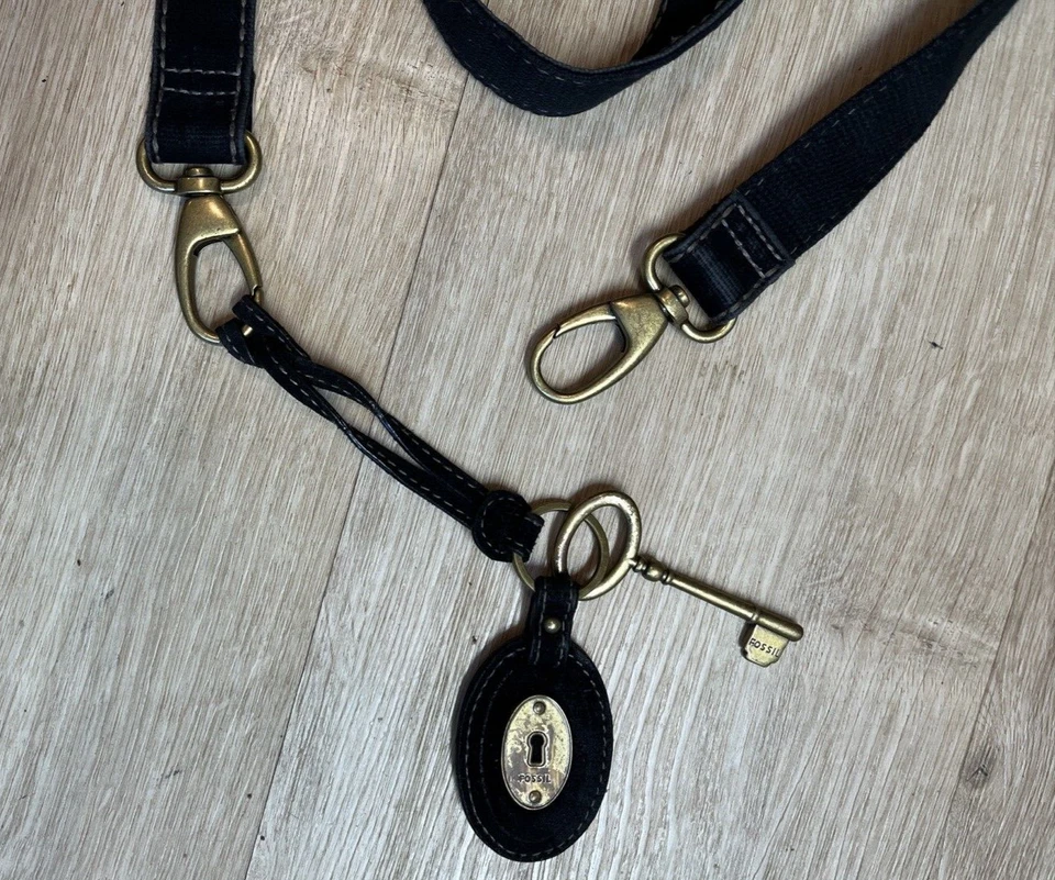 Correa y llavero de repuesto FOSSIL vintage de gamuza negra y algodón de 40" Foto 2 de 4