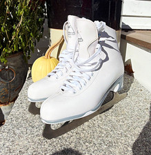 Jackson 150 Women's Figure Ice Skates Size 9 White/Gray Lace-Up Padded Soft