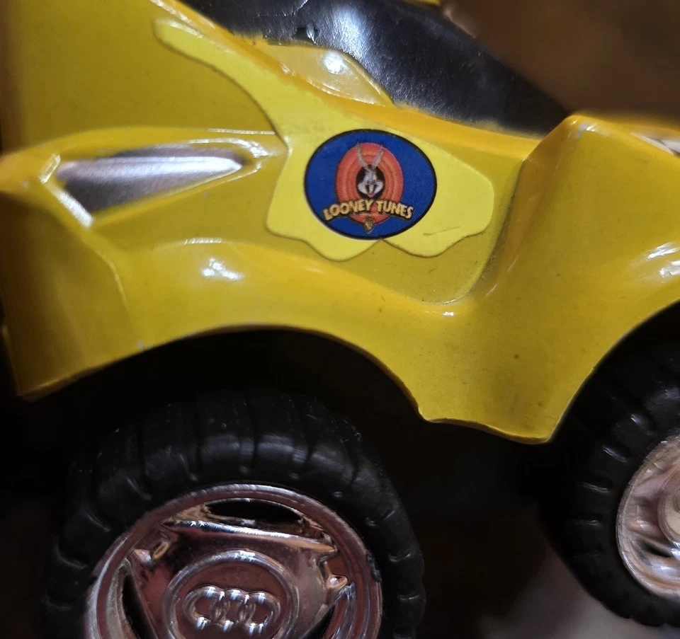 3½" Looney Tunes Tweety Bugs Bunny Daffy Duck Yellow Car Collectible Plastic Toy - Image 3 of 4