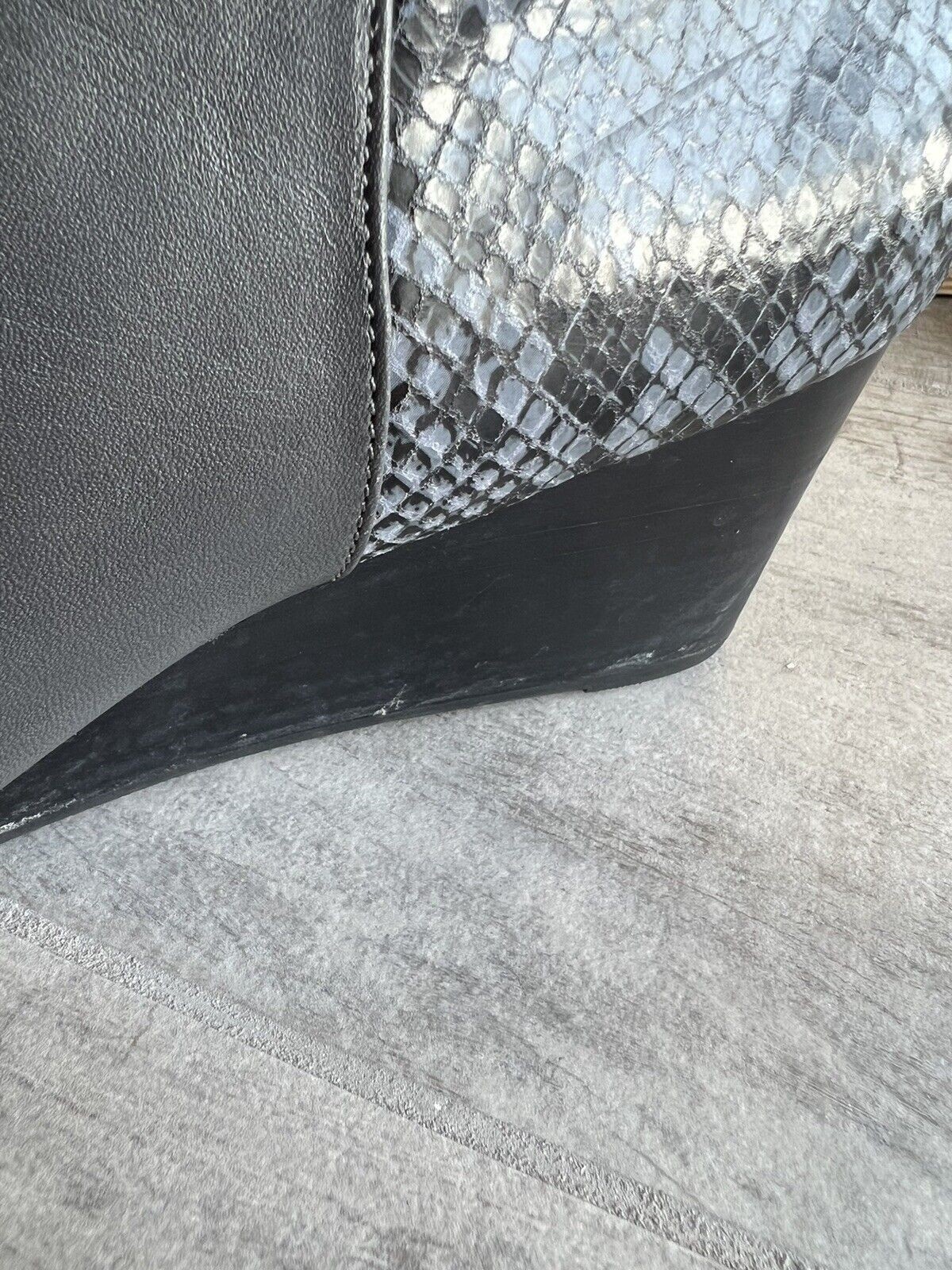 VIONIC Charcoal Gray Elevated Shasta Leather Snak… - image 6