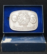 WB15170 NOS VINTAGE 1977  SMITH  WESSON  125 YERAS SILVERTONE BELT BUCKLE